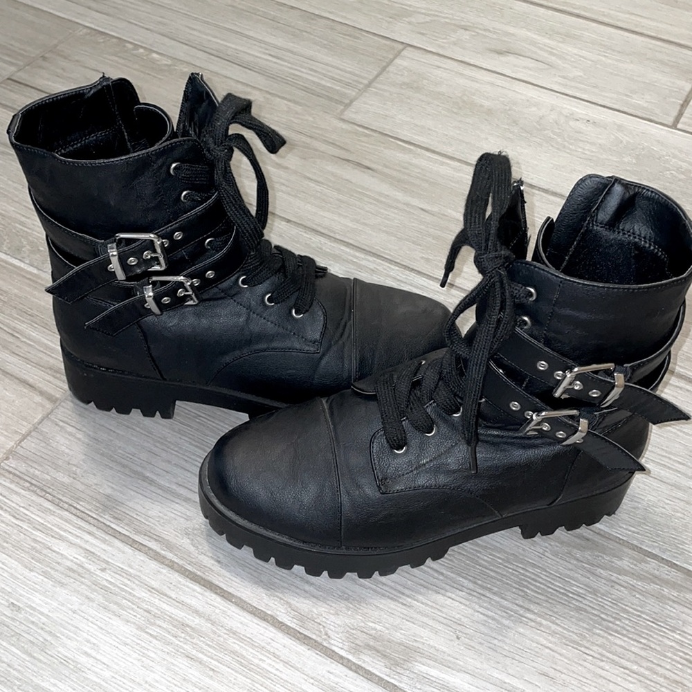 Combat boots